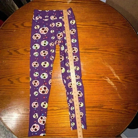 Lularoe Tween Leggings Halloween Skulls Floral All Over Print Purple Background - Picture 7 of 8